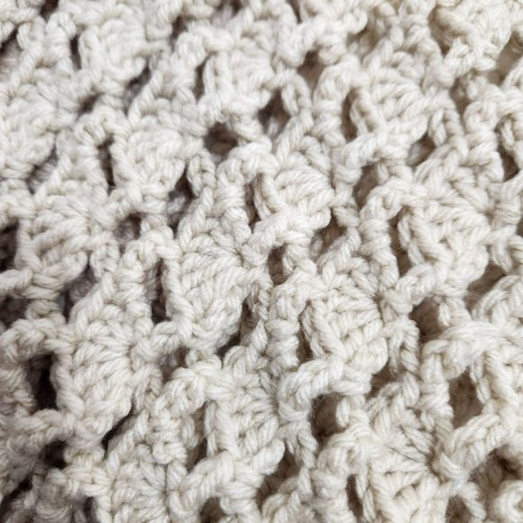 Washable wooly cowl scarf wood button ivory white handknit - Picture 6 of 6